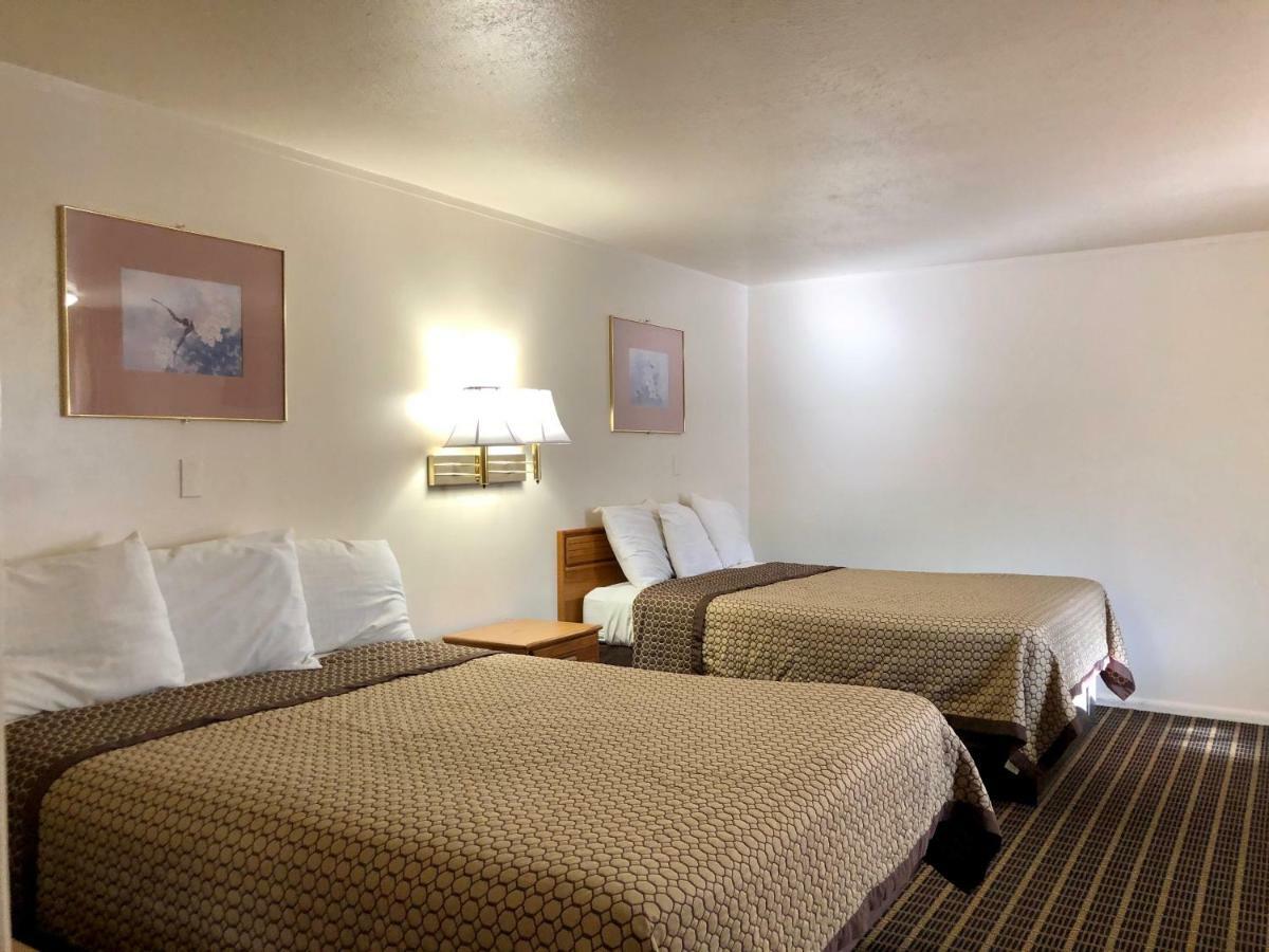 Royal Motel *